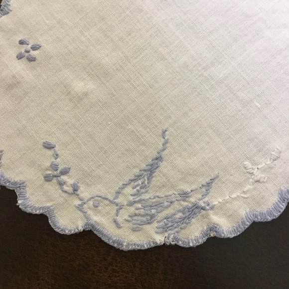 3 Vintage Handmade Doilies with Birds Hand Embroidered Crochet Lace Scallop Edge - Picture 4 of 10